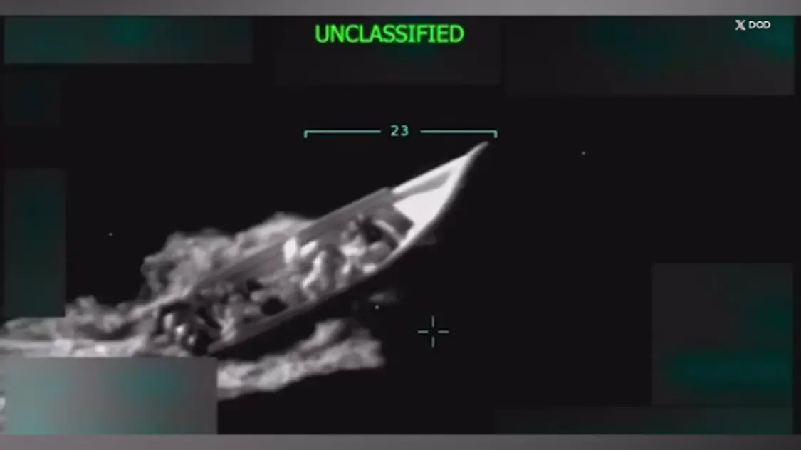 特朗普发布的美军在加勒比海打击“运毒船”的画面