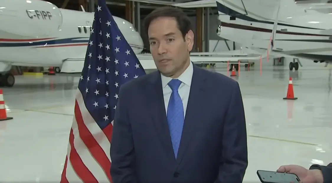 当地时间11月12日,鲁比奥在加拿大安大略省参加七国集团(G7)外长会议后接受采访。图为外媒发布的视频截图