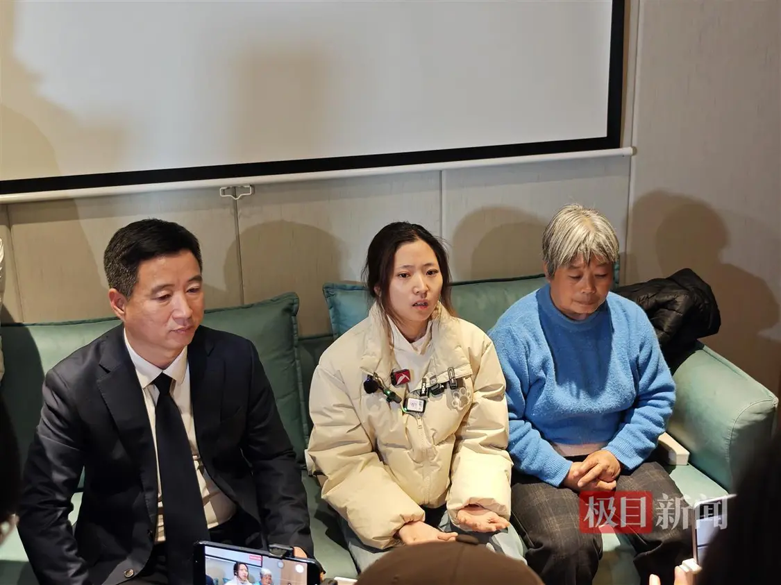 罗大美亲属及其代理律师接受采访