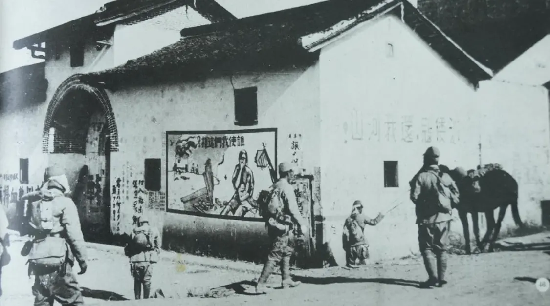 △廣東省清遠(yuǎn)市英德市青塘鎮(zhèn)，日軍拍攝到的抗戰(zhàn)標(biāo)語：“倭寇還我河山！”