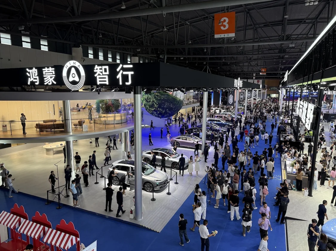 李斌豁出去了！全新ES8预售比老款便宜12万，蔚来美股大涨超10%