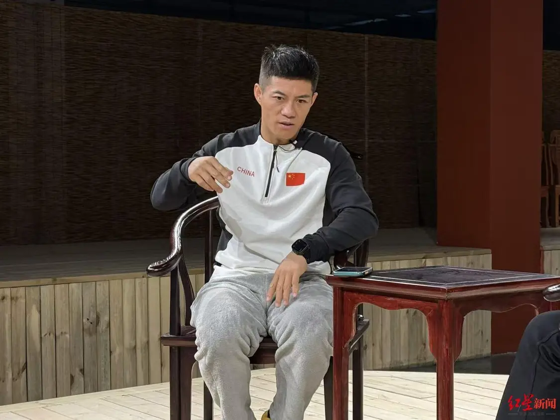 ▲赵鸿刚接受红星新闻专访