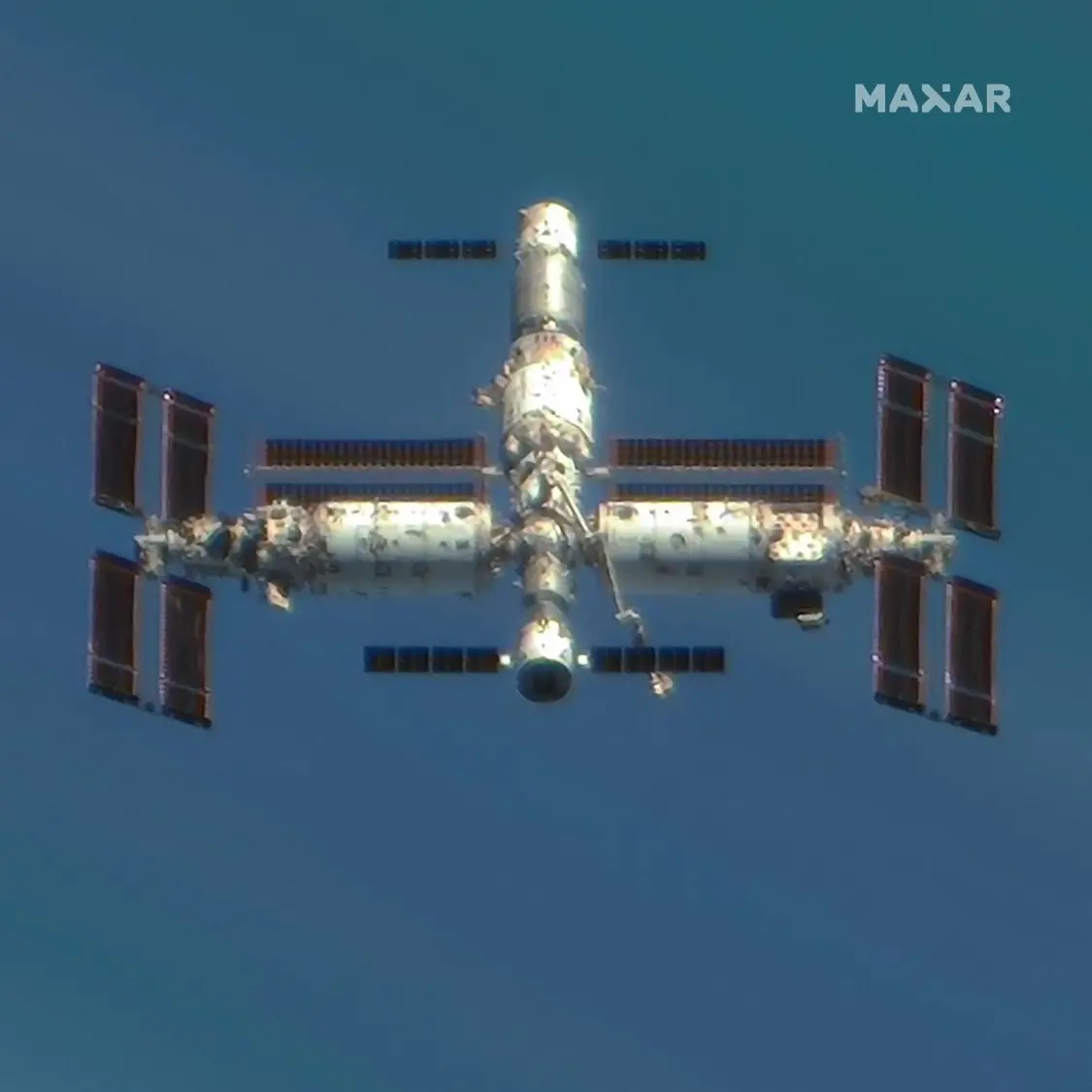 美国Maxar公司的“世景军团”卫星拍摄国际空间站(上)与天宫空间站(下)。 图片来源:美国Maxar公司