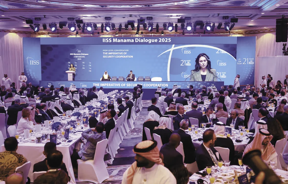 图为美国国家情报总监图尔茜·加巴德10月31日在麦纳麦对话会上发表讲话。图源:外媒