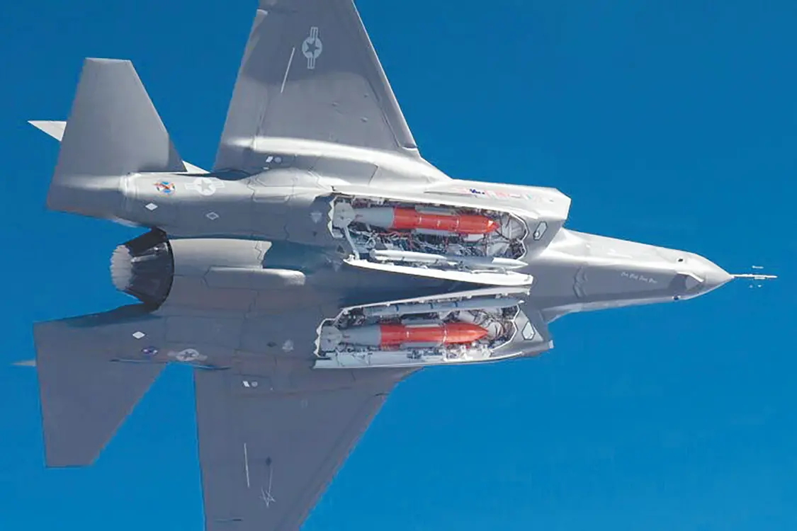 美军F-35A战斗机携带B61-12核炸弹