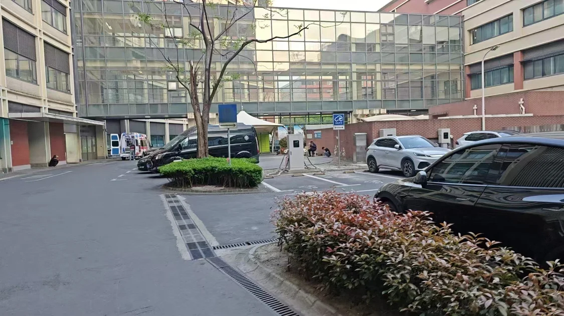 救護(hù)車抵達(dá)上海。圖源：受訪者供圖