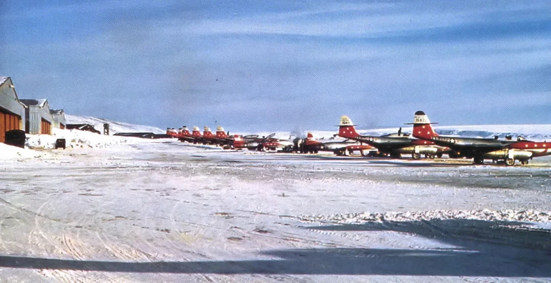 1955年，部署在圖勒空軍基地的美國空軍諾斯羅普F-89“蝎”式截擊機 美國空軍