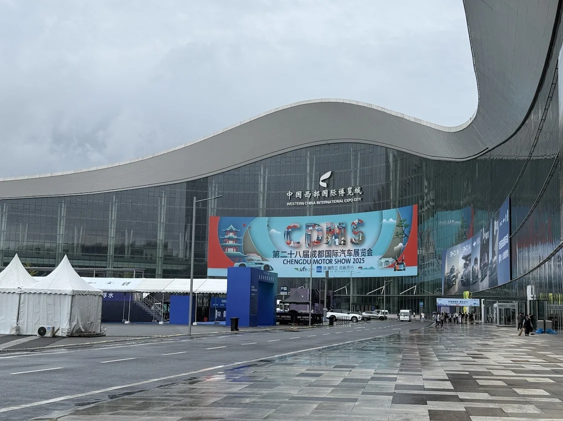 李斌豁出去了！全新ES8预售比老款便宜12万，蔚来美股大涨超10%