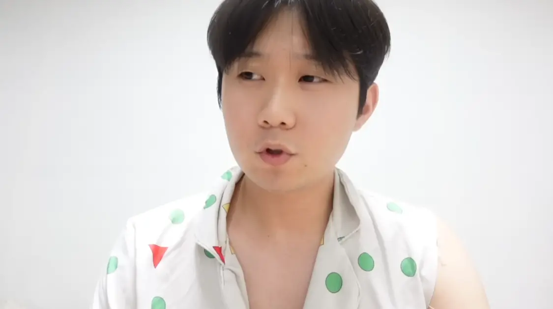 该博主透露将接受韩国警方调查 视频截图