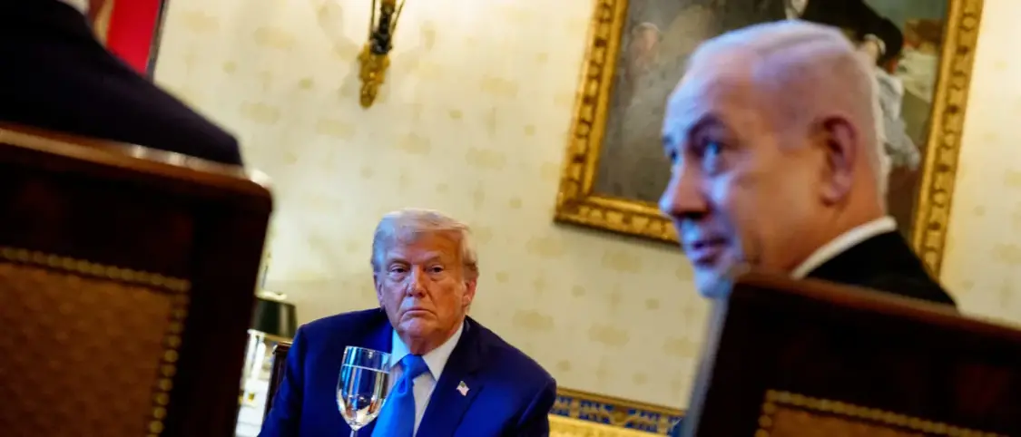 以色列总理内塔尼亚胡访问白宫与特朗普会晤时的照片。《每日连线》报道配图