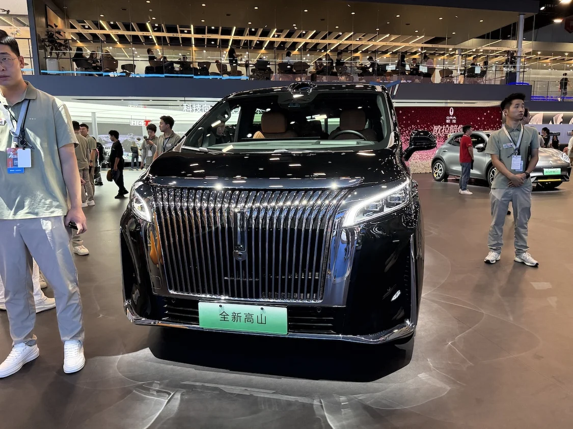 李斌豁出去了！全新ES8预售比老款便宜12万，蔚来美股大涨超10%