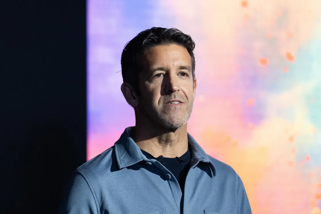 苹果新掌门是“硅谷透明人”:社交媒体空白 曾是游泳冠军