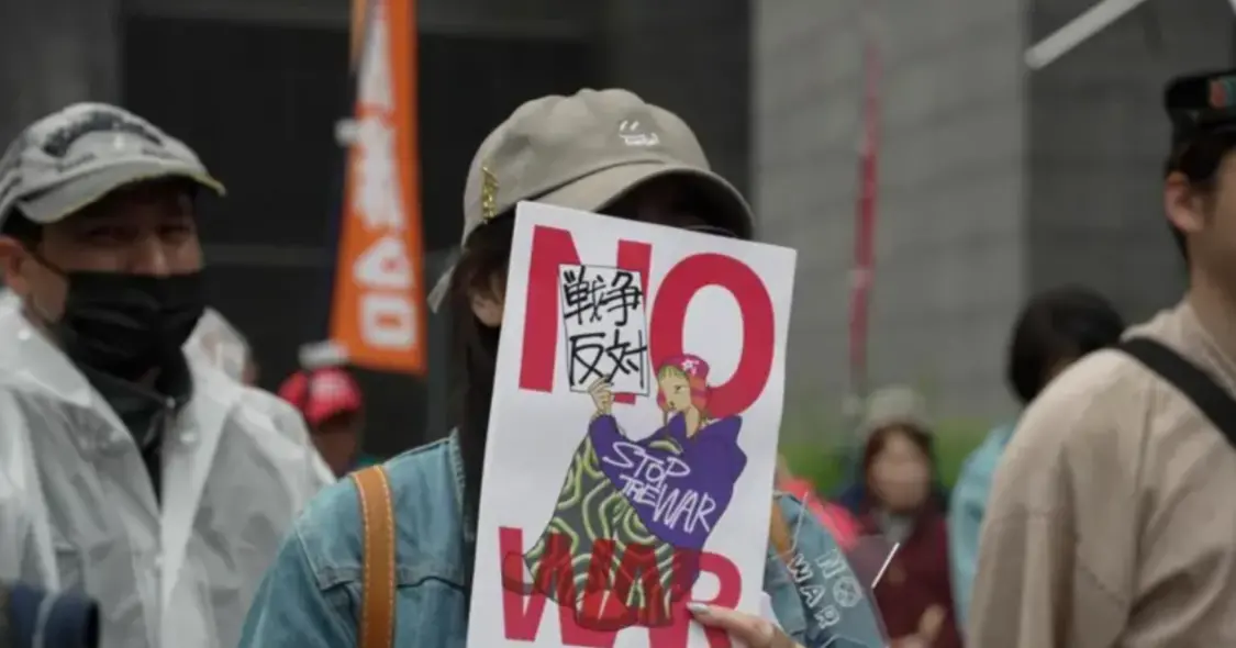 日本近来爆发大规模的反战抗议活动。 BBC