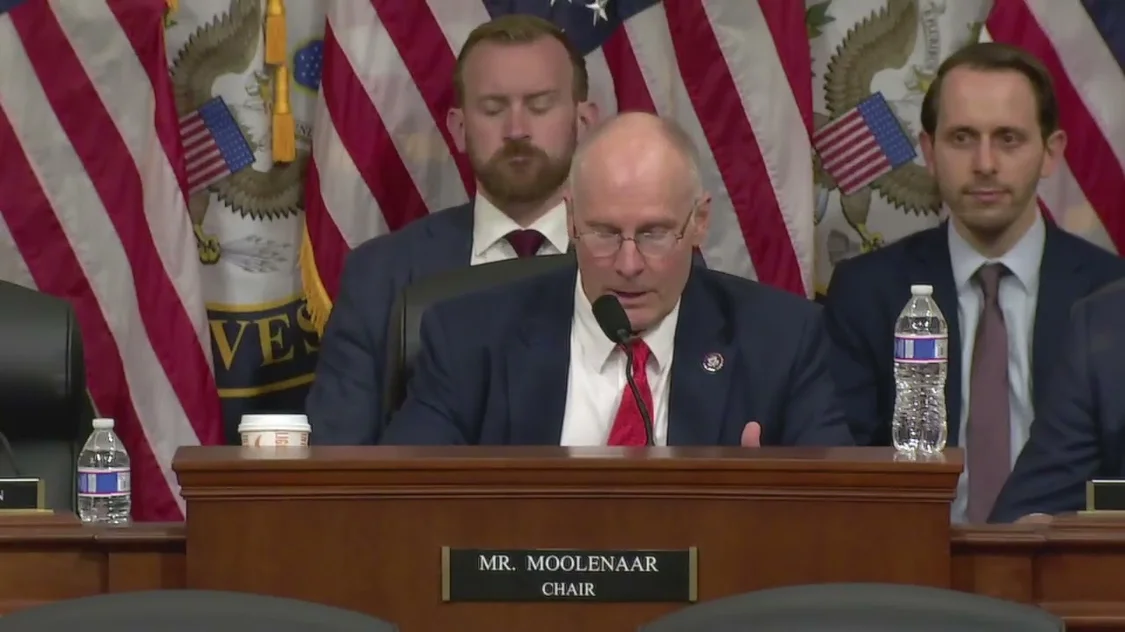 美议员自嘲：10年后，咱们就没啥技术让中国“偷”了