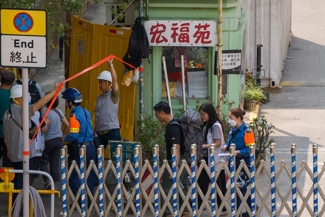 香港宏福苑近1700户居民今起分批回家收拾东西