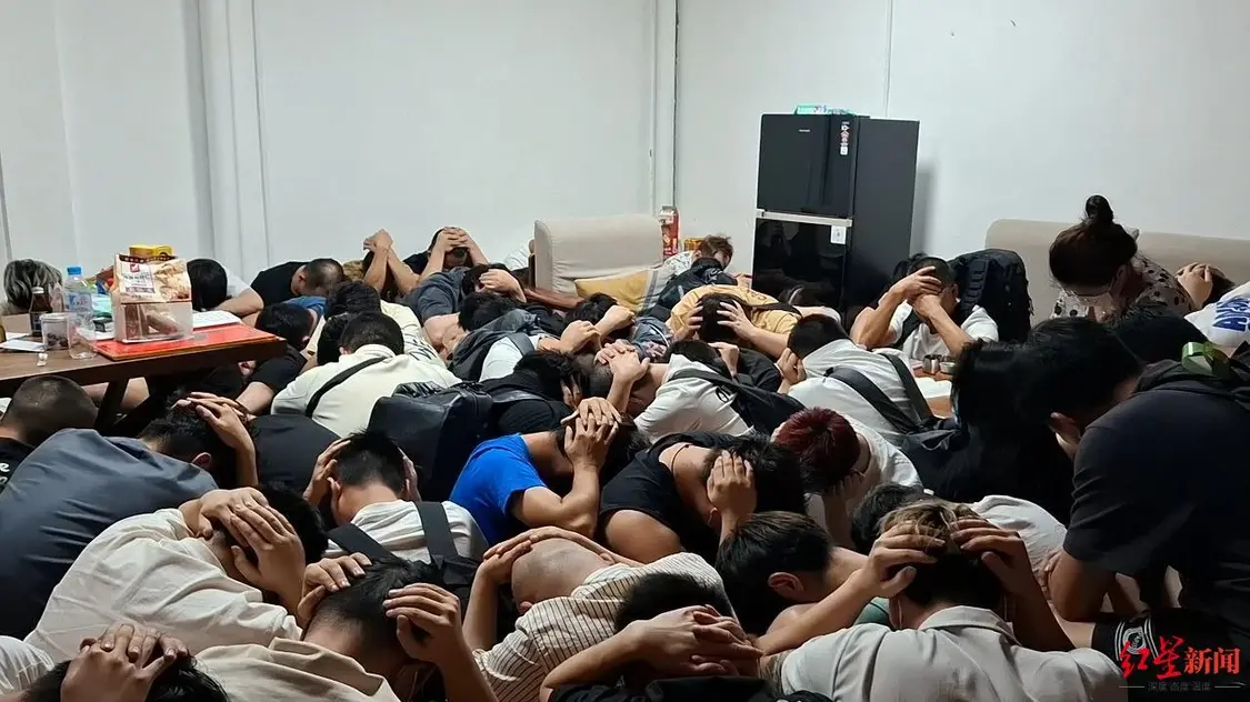 ▲东帝汶警方在近期行动中拘留300多名嫌疑人员
