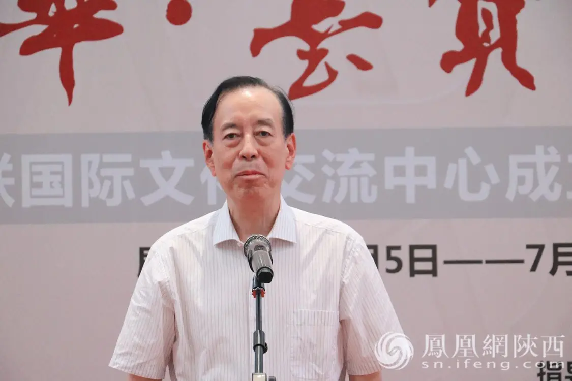 陕西省侨联主席郝跃宣布“亲情中华·墨赞长安”首届书画展开幕