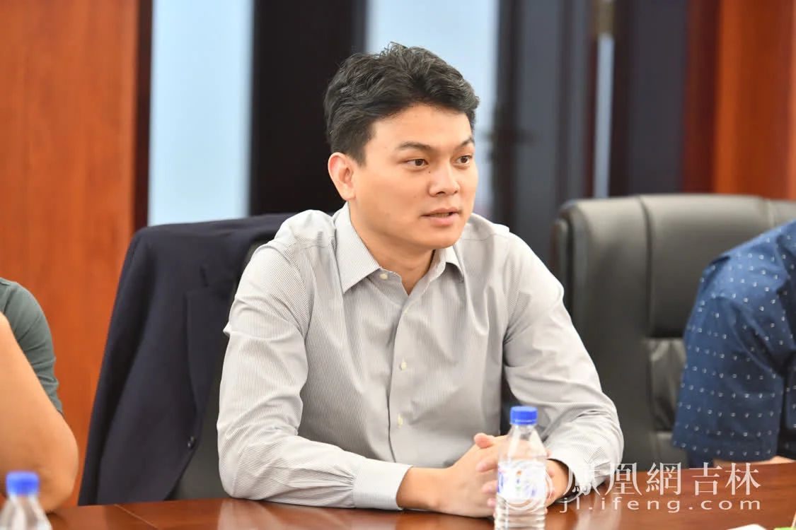 澳门嘉华药业有限公司董事总经理、澳门片仔癀国药堂执行董事林鹏辉介绍推介。