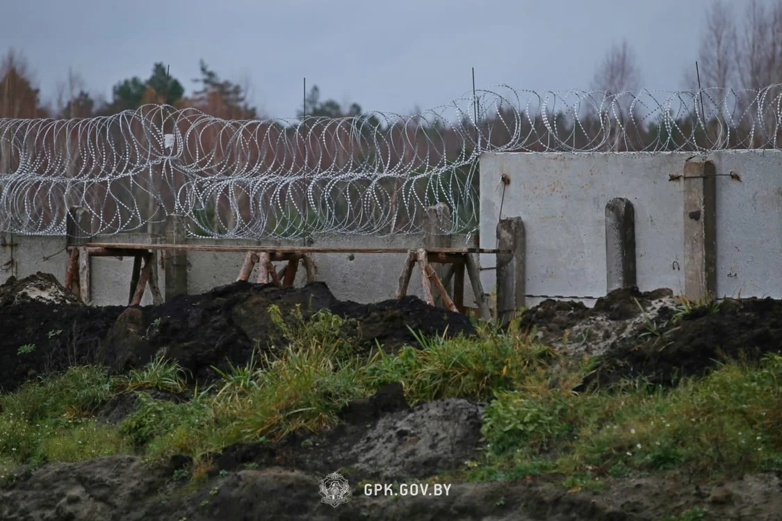 乌军开始在白俄罗斯边境修“墙”