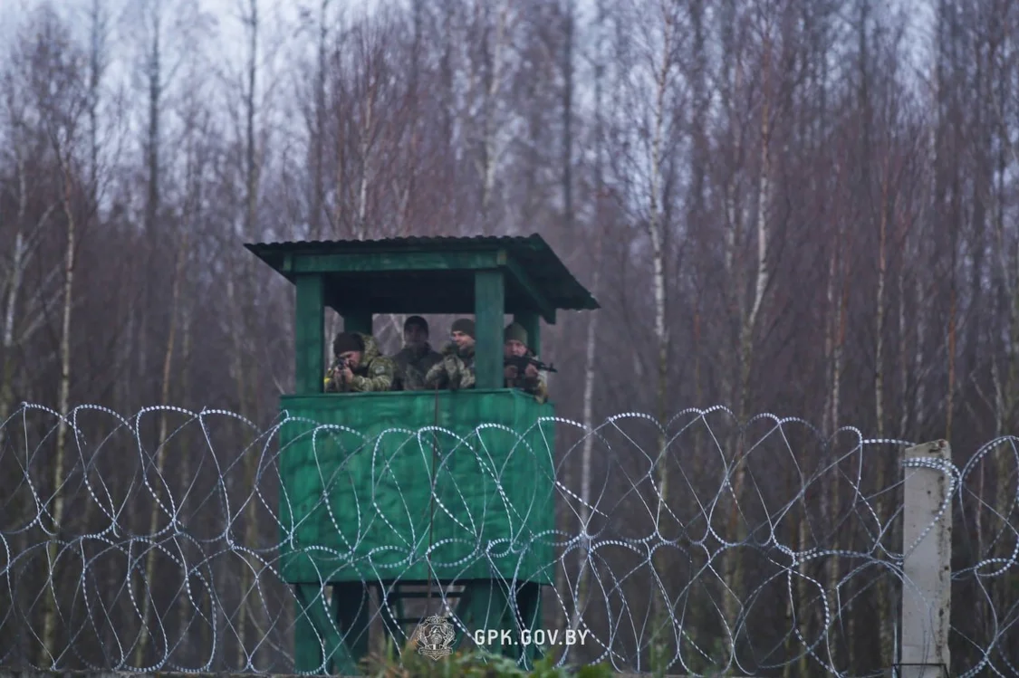 乌军开始在白俄罗斯边境修“墙”