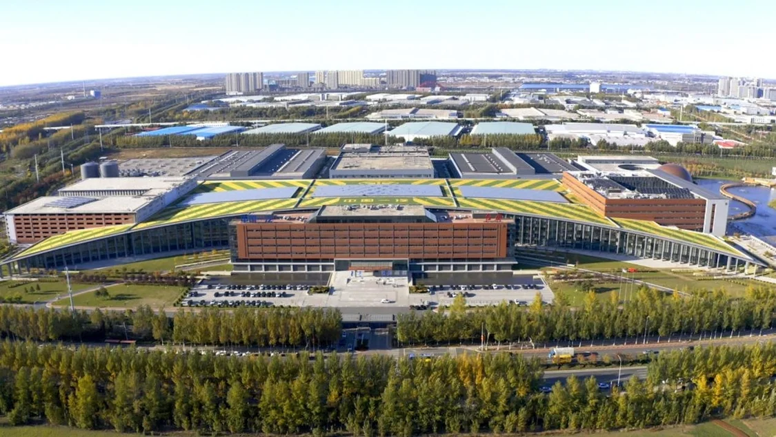 中国一汽总部。凤凰网吉林 董令辉摄