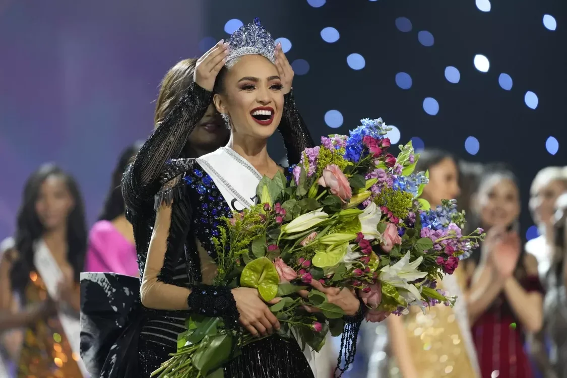28岁亚裔美国小姐赢了！夺得第71届“环球小姐”桂冠