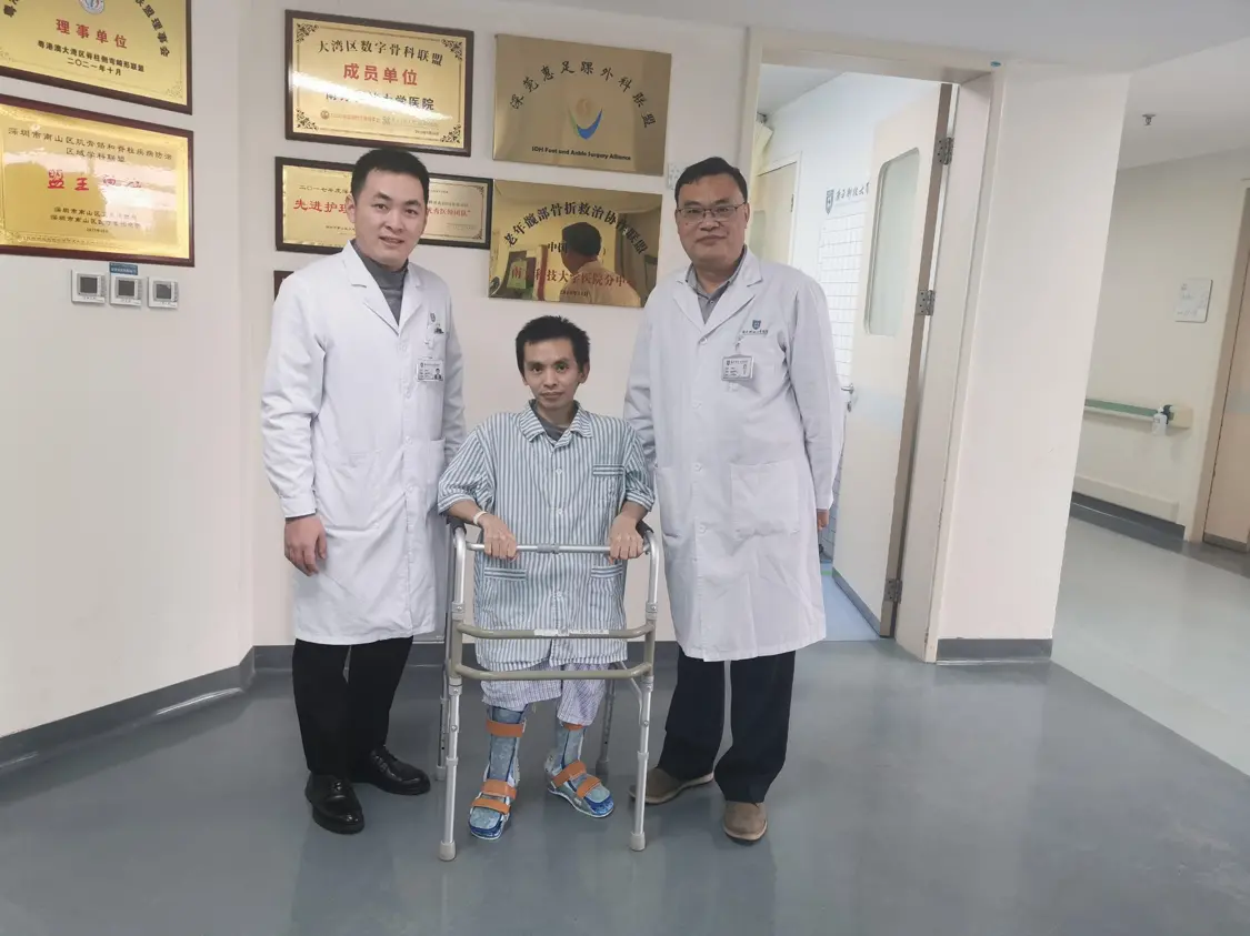 回家过年，“走”起！蹲行34年后，他终于能直立行走