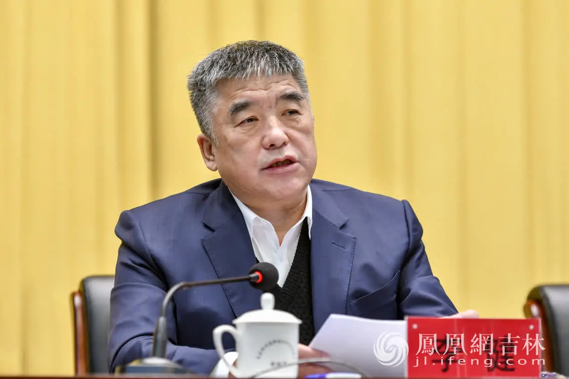 净月高新区党工委书记李健回顾总结2022年全区工作成果，并对2023年工作进行安排部署。凤凰网吉林 梁琪佳摄