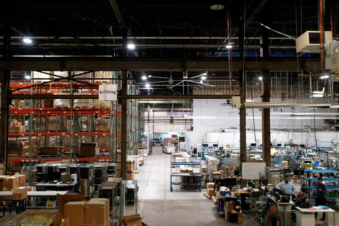 USMP仓库，去年处理了250多万部以旧换新设备
