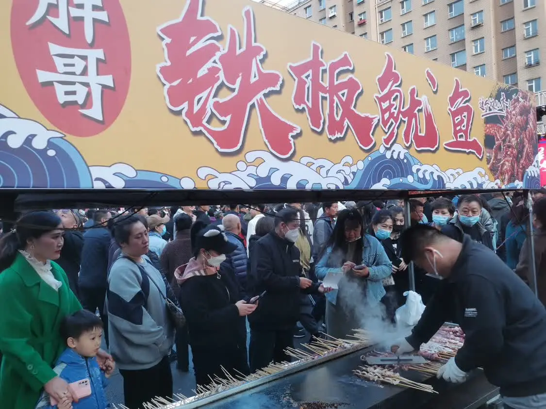 “伊鹿高鸽”烧烤美食文化节启幕(伊鹿高鸽烧烤节)