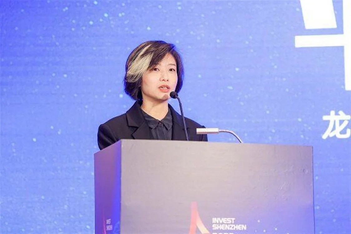 深圳70后女副区长白发照走红：额前有“一撮白”（现任深圳市宝安副区长）
