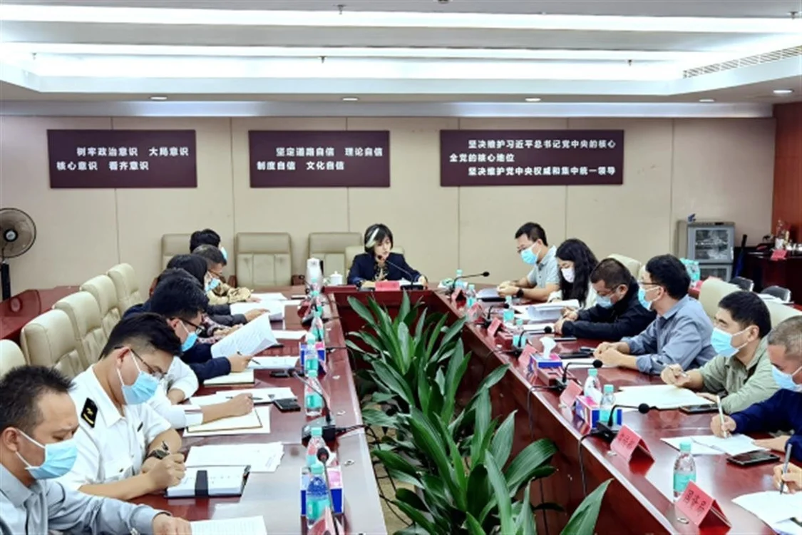 深圳70后女副区长白发照走红：额前有“一撮白”（现任深圳市宝安副区长）