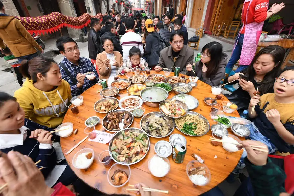 风声｜30村民吃祝寿宴被干部劝离，权力之手不要伸得太长