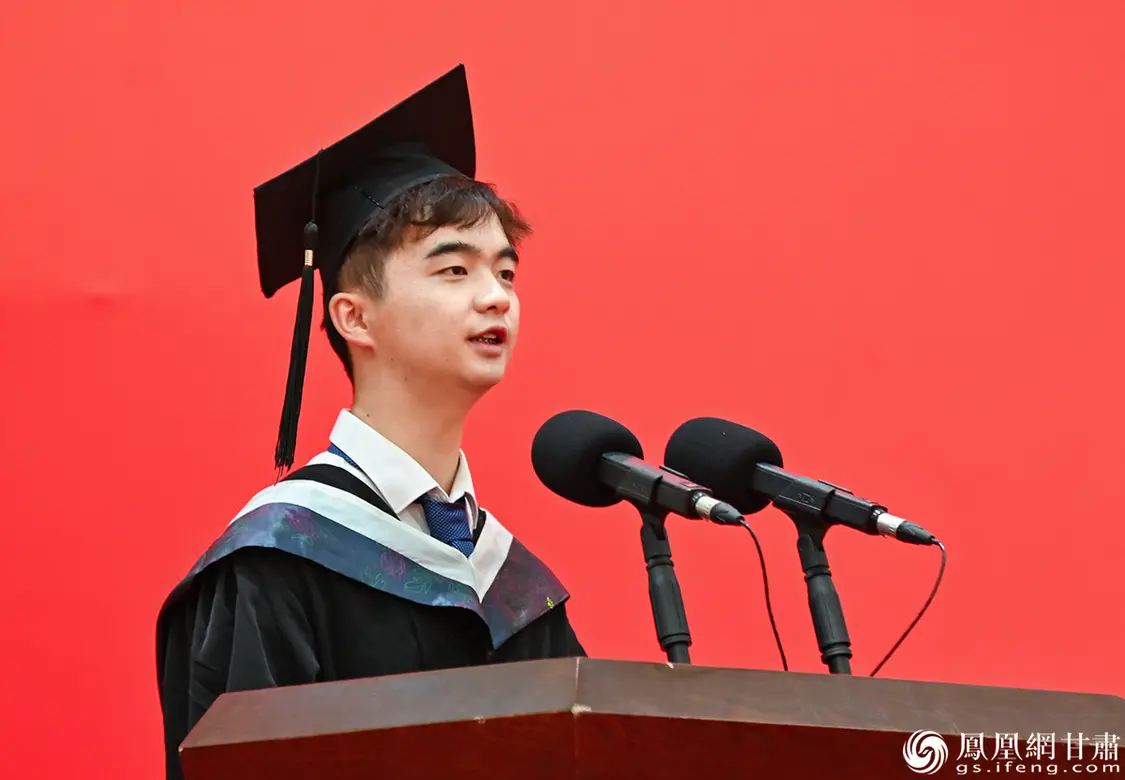 兰州大学第二临床医学院2023届临床医学专业毕业生白天乐立志去祖国西部做一名基层医护人员 谢帅 摄