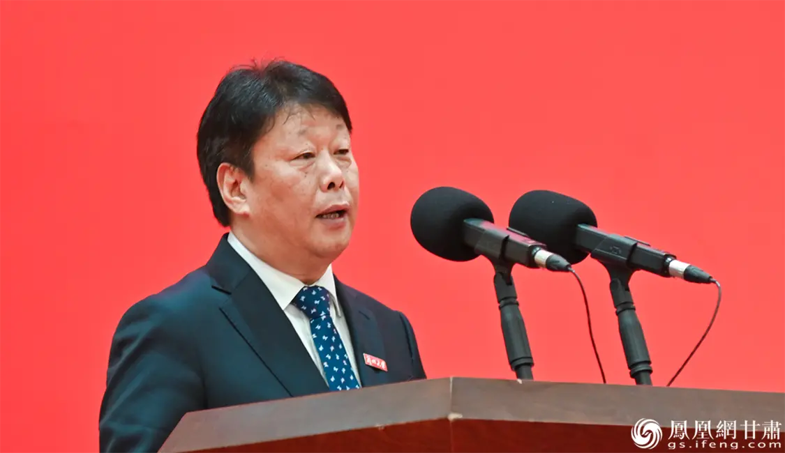 兰州大学1979级化学系校友、国际欧亚科学院院士、中科院曼谷创新合作中心主任姜标寄语毕业生要立身百行、以学为基 谢帅 摄