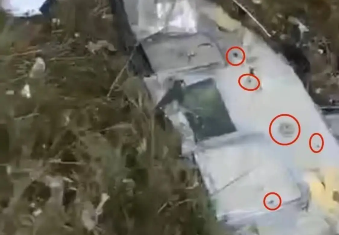 ������γ�����RA-02795�ŷɻ�׹�ٺ�����ϳ��ֶ���ھ���һ�Ŀ׶�