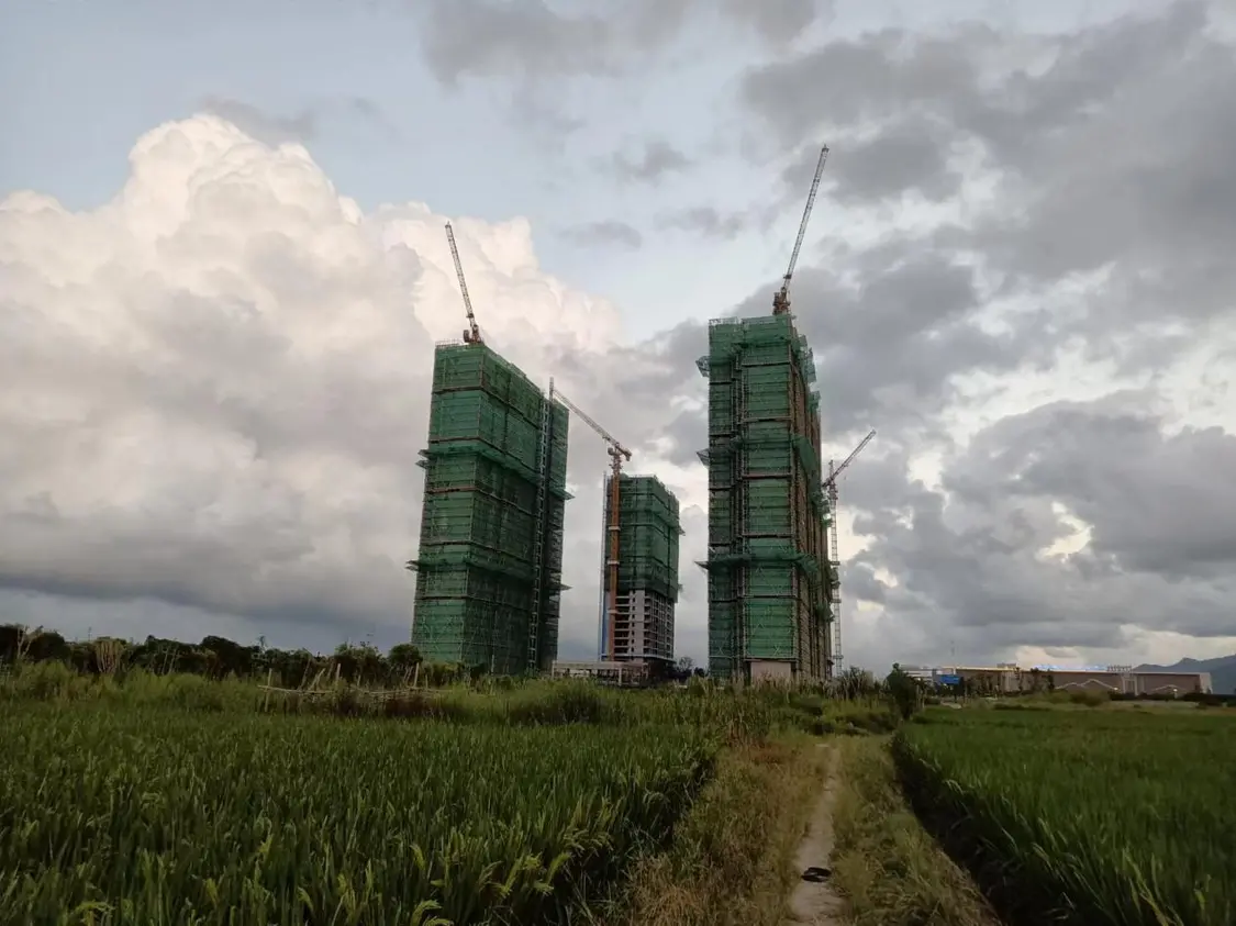 正威集团与中南建设合作开发的住宅楼疑似资金不足，工程进度缓慢