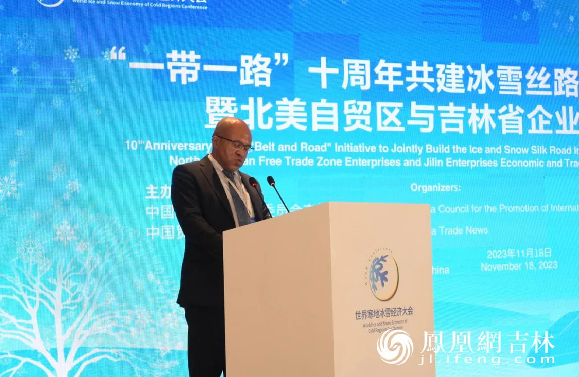 马达加斯加驻华大使馆临时代办努梅扎纳阿里·让·维克多·桑巴尼艾伊纳致辞。