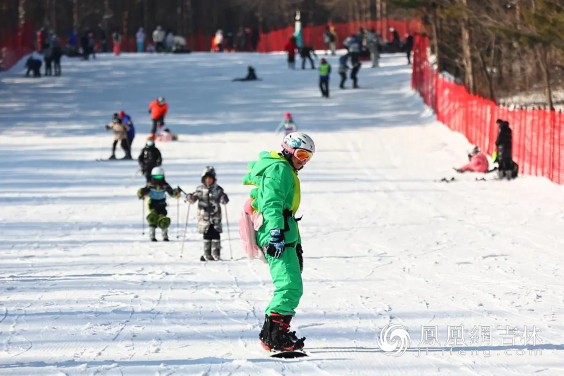 新雪季、新面貌迎接滑雪爱好者。 凤凰网吉林 王振东/摄