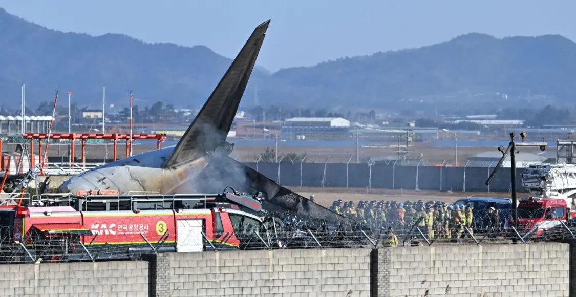 韩国客机着陆时撞墙起火，已致62人死亡