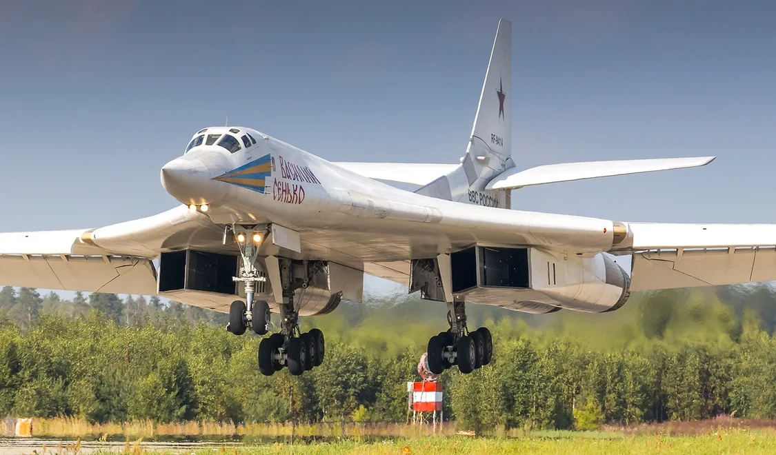 普京:俄罗斯将继续加强武装力量