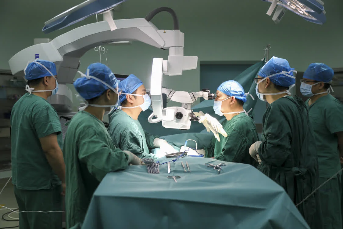 广东首例颈深部淋巴管-静脉吻合术在茶山医院成功开展