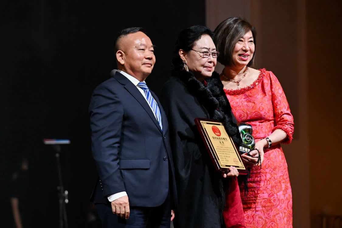 第四屆新時代電視節頒獎，《狂飆》最佳劇集，陳建斌斯琴高娃分獲最佳男女主角