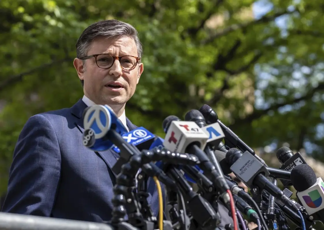 特朗普再出庭，众议长庭外开记者会：他是无辜的