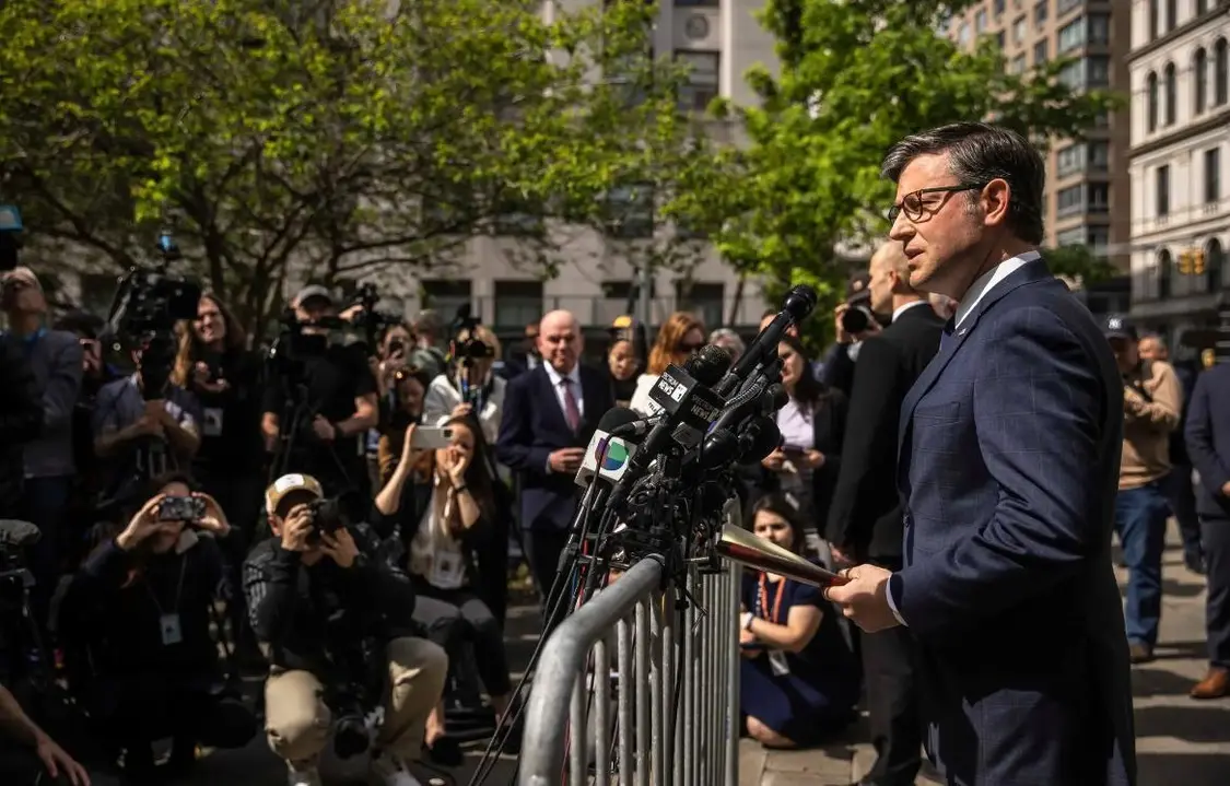 特朗普再出庭，众议长庭外开记者会：他是无辜的