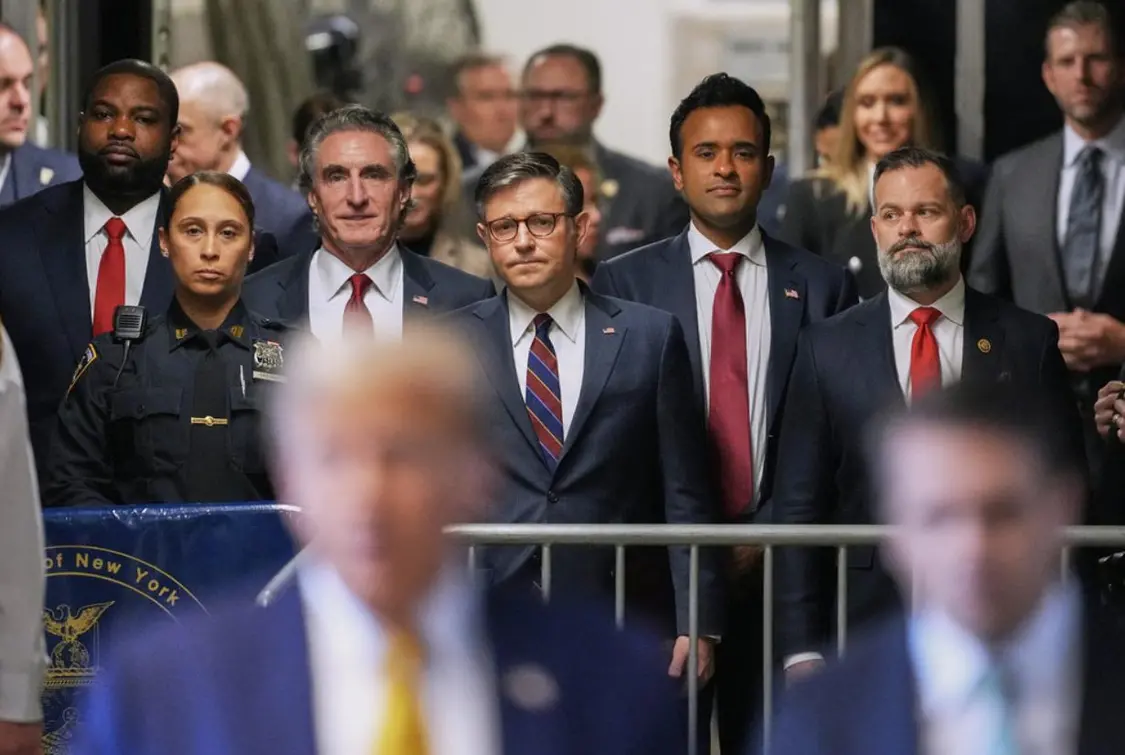 特朗普再出庭，众议长庭外开记者会：他是无辜的