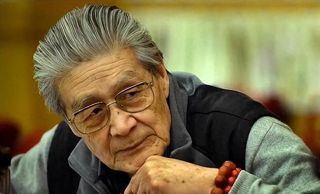 白天是演员，晚上成间谍！隐姓埋名75年，94岁“姜子牙”传奇一生