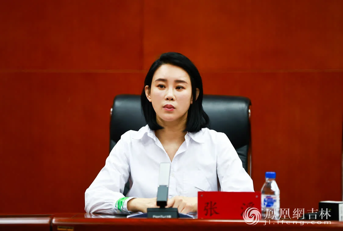 长春市动漫画协会秘书长张湲介绍情况。