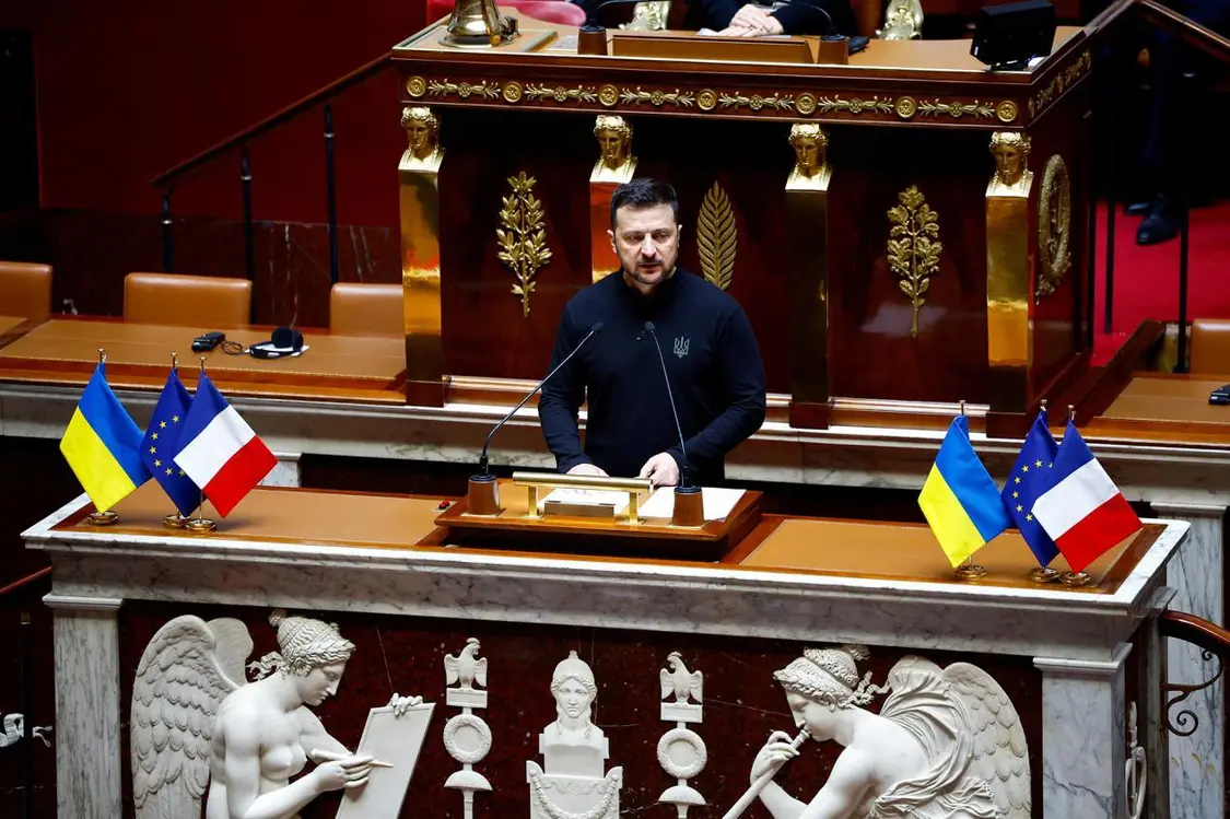 6月7日，泽连斯基在法国国会发表演讲时表示，乌克兰无意为结束战争做出领土让步。
