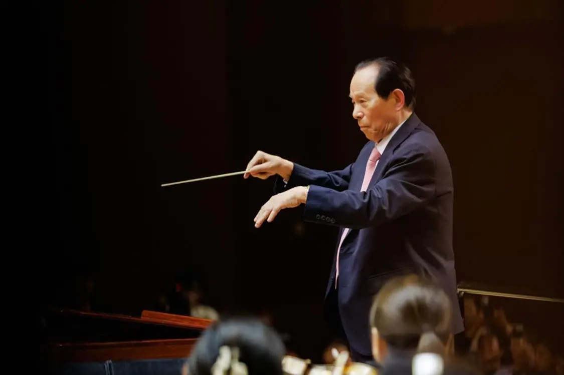 6月21日，何占豪在长影音乐厅指挥《梁祝》。长影乐团供图